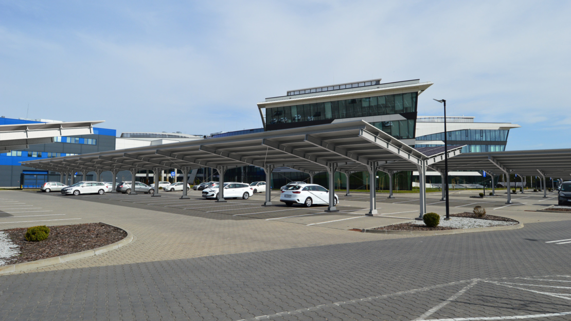 montaz-carportow-fotowoltaicznych